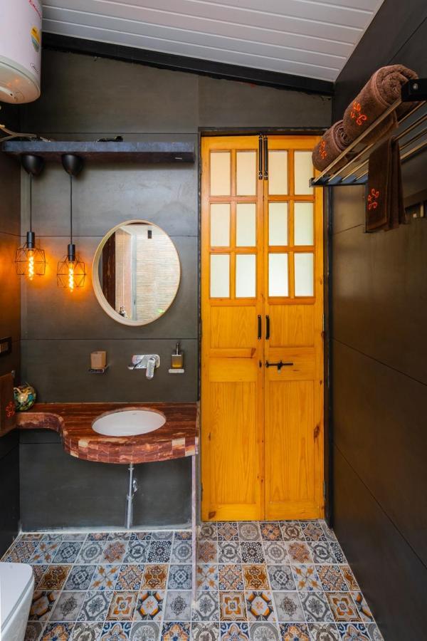 Saffronstays Turquoise Maison, Karjat Eksteriør bilde